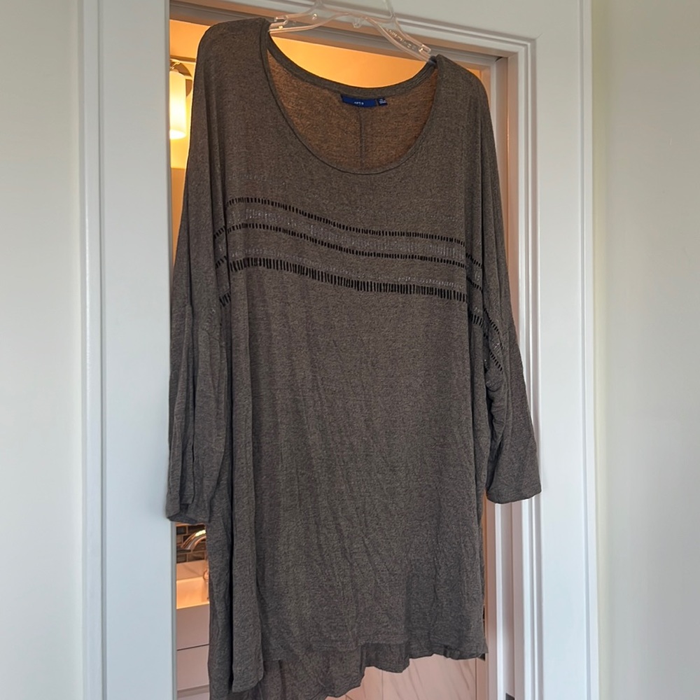 Tan Three Quarter Sleeve Tee with Line Design